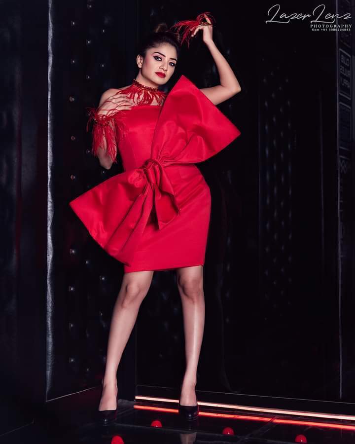 സാരിയിൽ സുന്ദരിയായി കാരുണ്യ റാം; പുതിയ ഫൊട്ടോസ് കാണാം