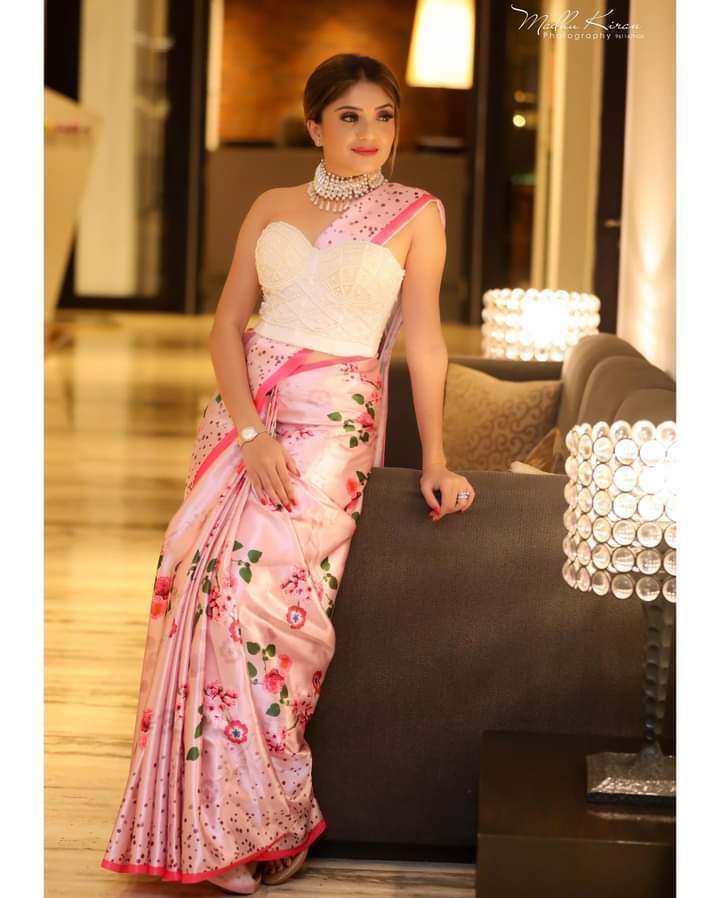 സാരിയിൽ സുന്ദരിയായി കാരുണ്യ റാം; പുതിയ ഫൊട്ടോസ് കാണാം