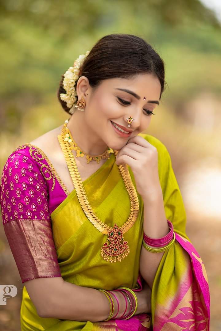 സാരിയിൽ സുന്ദരിയായി കാരുണ്യ റാം; പുതിയ ഫൊട്ടോസ് കാണാം