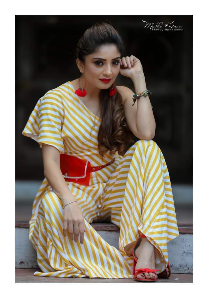 സാരിയിൽ സുന്ദരിയായി കാരുണ്യ റാം; പുതിയ ഫൊട്ടോസ് കാണാം