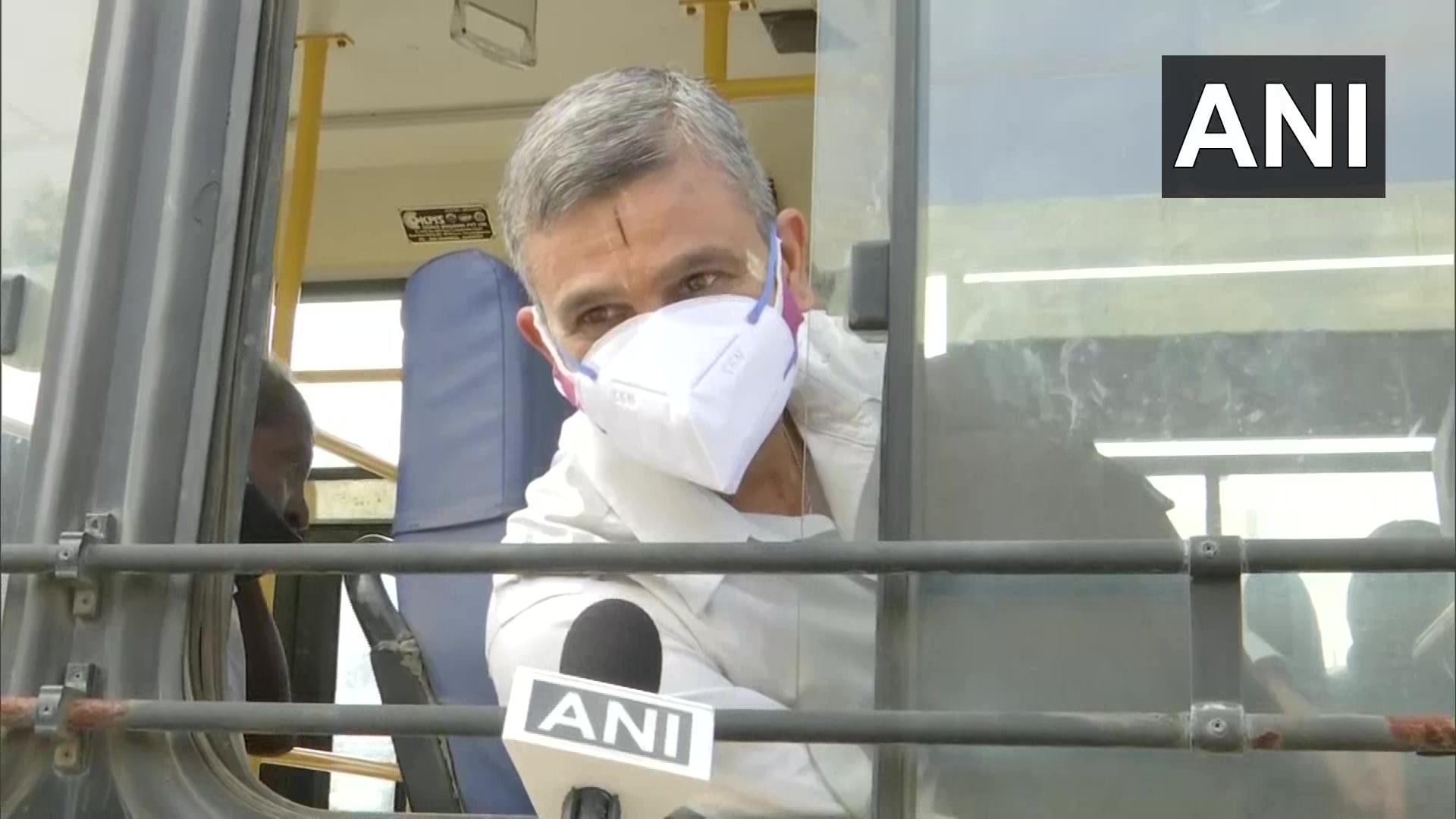 കര്‍ണാടകയില്‍ ബസ് ഗതാഗതം പുനസ്ഥാപിച്ചു; ചിത്രങ്ങള്‍ കാണാം