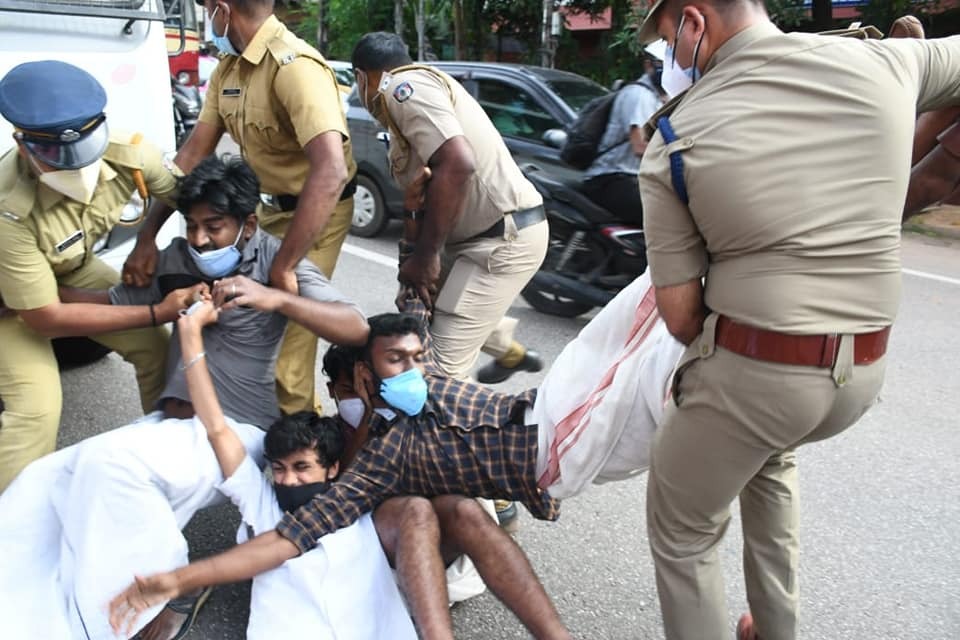 കമ്മീഷൻ അധ്യക്ഷ ജോസഫൈനെതിരെ കെഎസ്യു പ്രതിഷേധം- ചിത്രങ്ങൾ