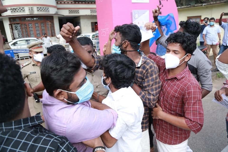 കമ്മീഷൻ അധ്യക്ഷ ജോസഫൈനെതിരെ കെഎസ്യു പ്രതിഷേധം- ചിത്രങ്ങൾ