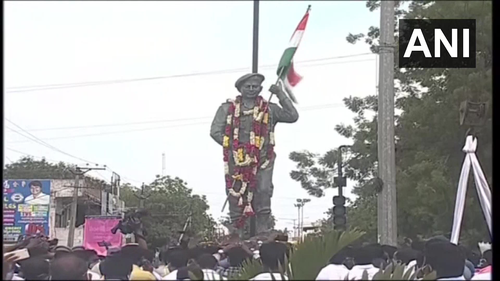 ചൈനീസ് സൈനികരുമായി ഏറ്റുമുട്ടി രക്തസാക്ഷിയായ കേണല്‍ സന്തോഷ് ബാബുവിന്റെ പ്രതിമ മന്ത്രി കെടി രാമറാവു അനാഛാദനം ചെയ്തു- ഹൈദരാബാദില്‍ നിന്നുള്ള ചിത്രങ്ങള്‍