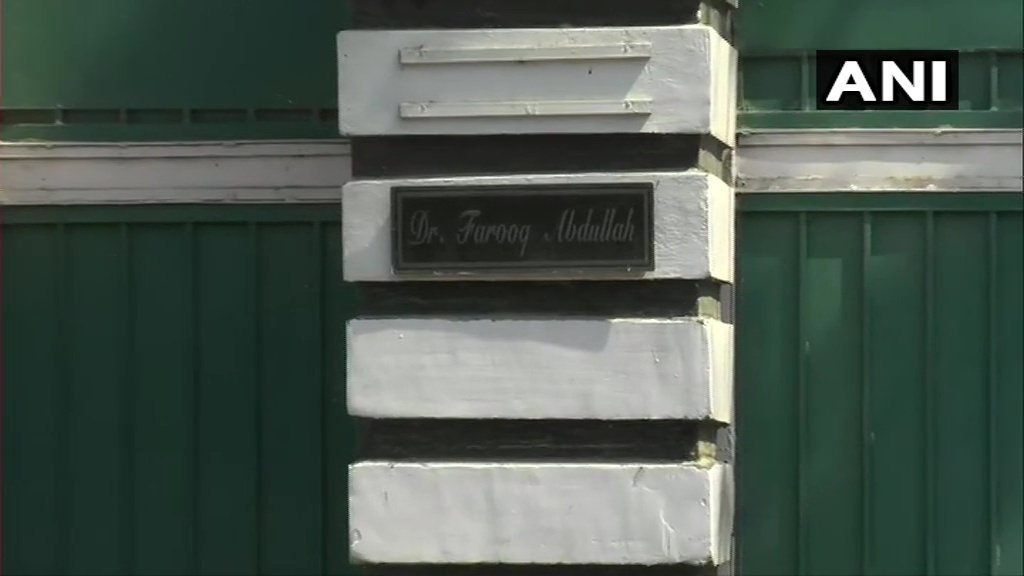 പ്രധാനമന്ത്രി വിളിച്ച യോഗത്തില്‍ എന്ത് നിലപാടെടുക്കും? ഗുപ്കാര്‍ സഖ്യ നേതാക്കള്‍ ശ്രീനഗറില്‍ യോഗം ചേരുന്നു; ചിത്രങ്ങള്‍