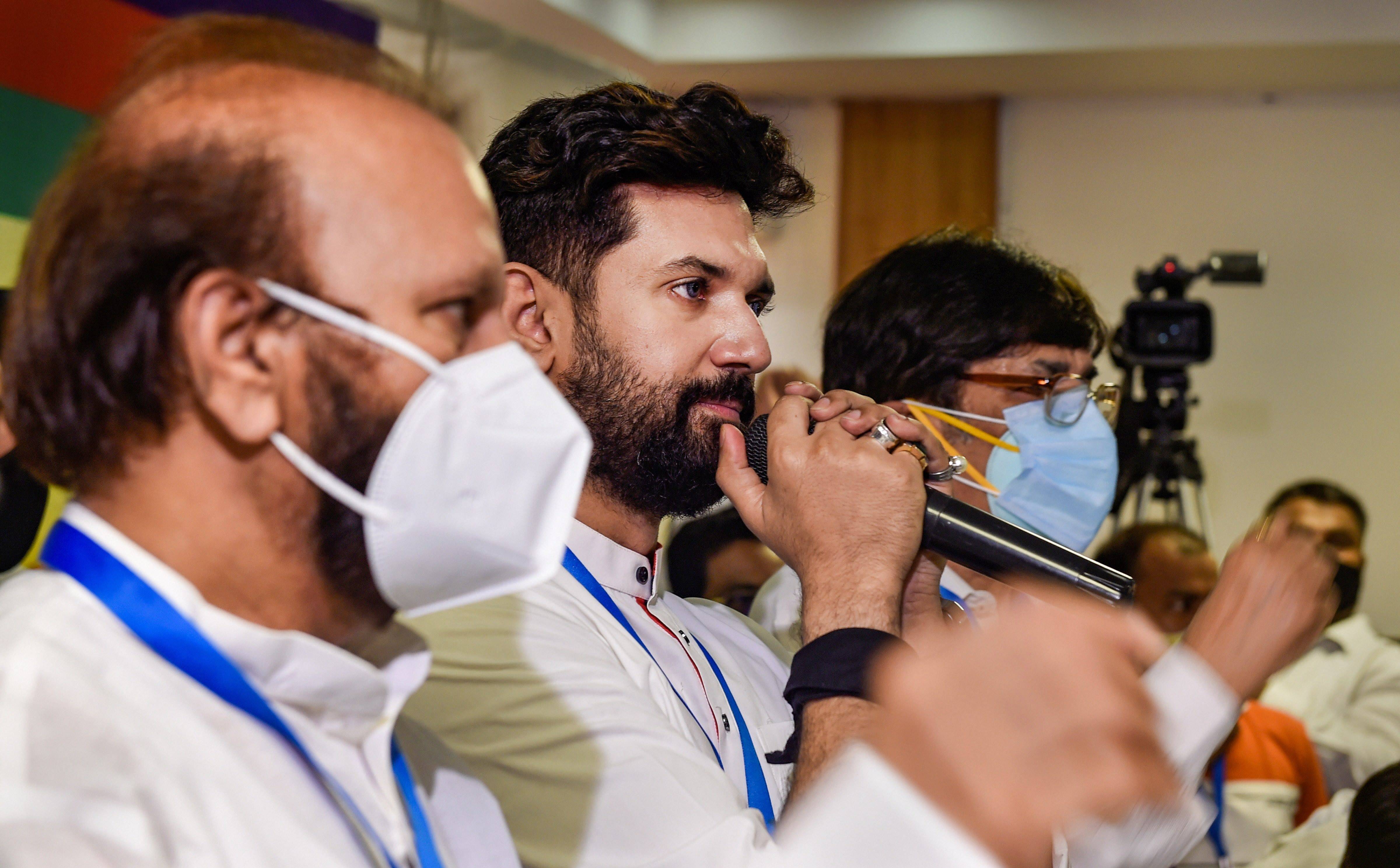 അടിയന്തര നീക്കങ്ങൾ- ദില്ലിയിൽ ചിരാഗ് പാസ്വാന്റെ യോഗം- ചിത്രങ്ങൾ