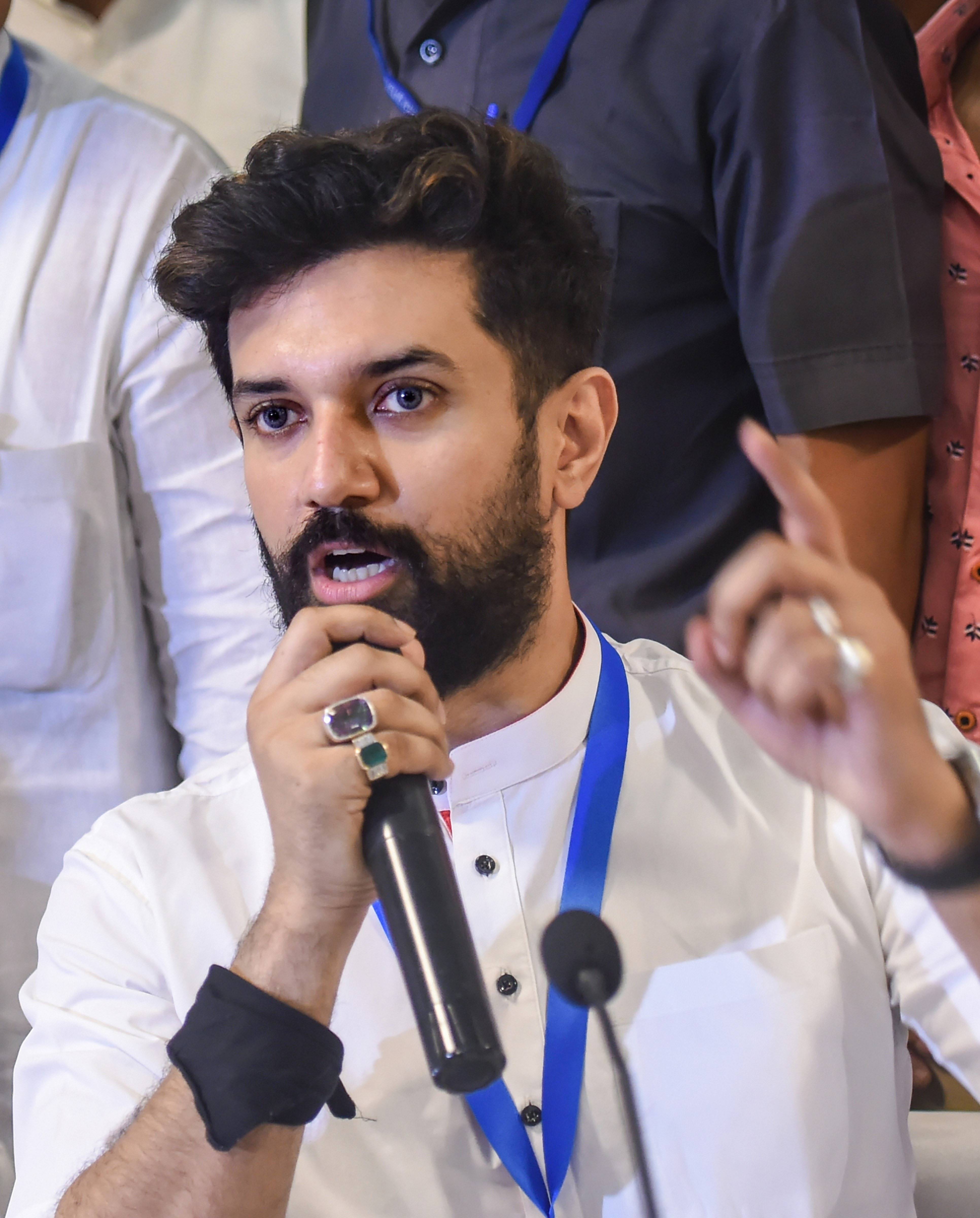 അടിയന്തര നീക്കങ്ങൾ- ദില്ലിയിൽ ചിരാഗ് പാസ്വാന്റെ യോഗം- ചിത്രങ്ങൾ