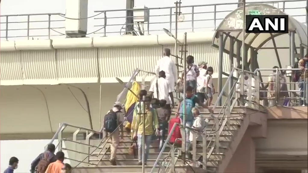 ദില്ലി വീണ്ടും സജീവമായതോടെ ഇതര സംസ്ഥാന തൊഴിലാളികള്‍ വീണ്ടും എത്തിത്തുടങ്ങി: ചിത്രങ്ങള്‍