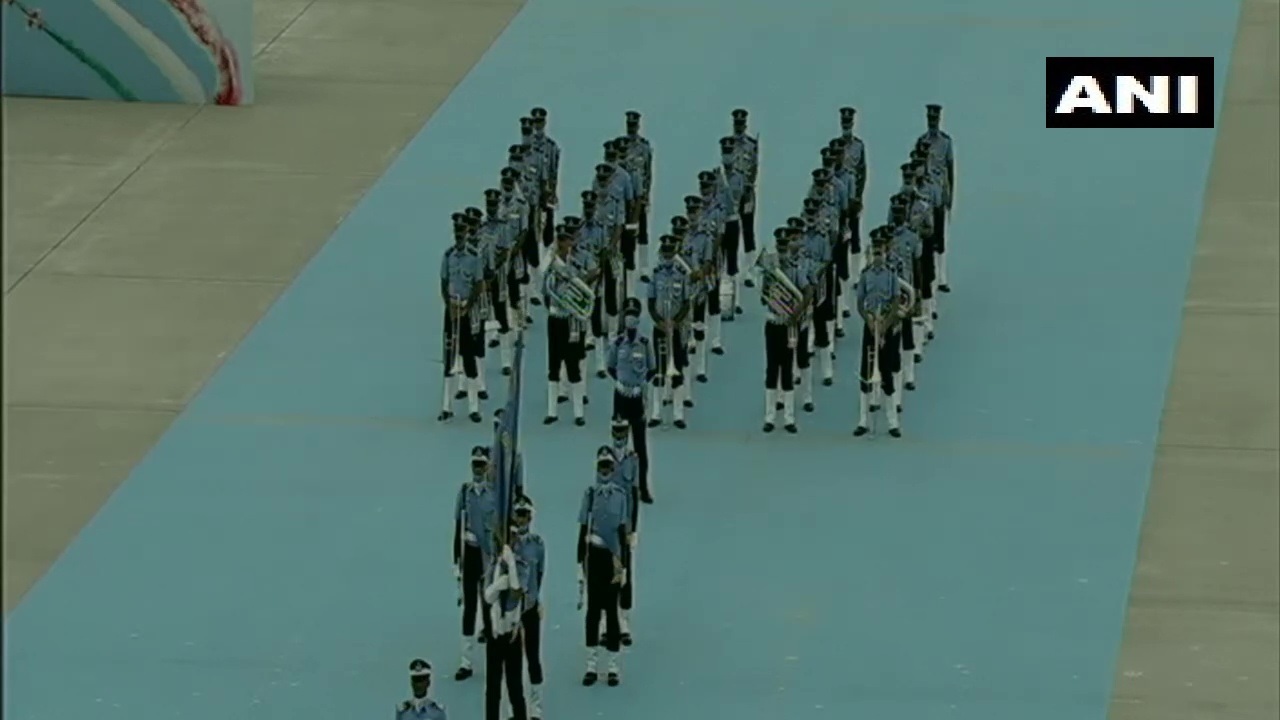 ഇന്ത്യന്‍ വ്യോമസേനയുടെ പാസിംഗ് ഔട്ട് പരേഡ്, തെലങ്കാനയിലെ ഡുണ്ടിഗല്‍ അക്കാദമിയില്‍ നിന്നുള്ള ചിത്രങ്ങള്‍ കാണാം