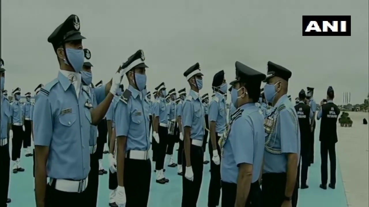 ഇന്ത്യന്‍ വ്യോമസേനയുടെ പാസിംഗ് ഔട്ട് പരേഡ്, തെലങ്കാനയിലെ ഡുണ്ടിഗല്‍ അക്കാദമിയില്‍ നിന്നുള്ള ചിത്രങ്ങള്‍ കാണാം