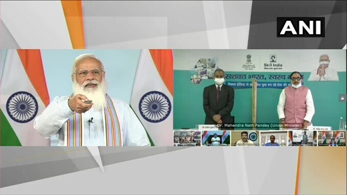 കോവിഡ് മുന്നണിപ്പോരാളികള്‍ക്കായി കസ്റ്റമൈസ്ഡ് ക്രാഷ് കോഴ്സ് അവതരിപ്പിച്ച് പ്രധാനമന്ത്രി; ചിത്രങ്ങള്‍ കാണാം
