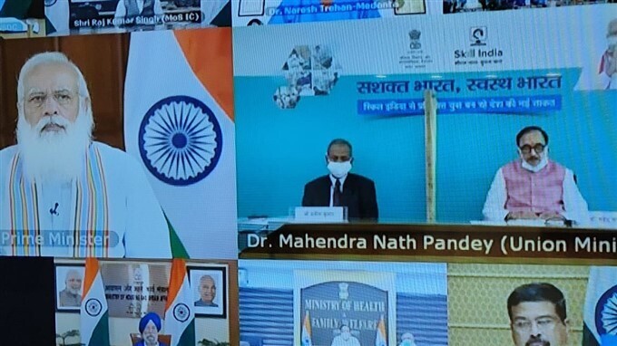 കോവിഡ് മുന്നണിപ്പോരാളികള്‍ക്കായി കസ്റ്റമൈസ്ഡ് ക്രാഷ് കോഴ്സ് അവതരിപ്പിച്ച് പ്രധാനമന്ത്രി; ചിത്രങ്ങള്‍ കാണാം