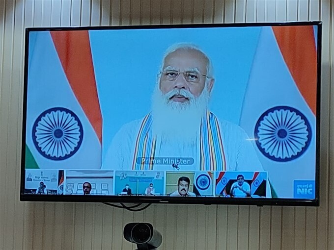 കോവിഡ് മുന്നണിപ്പോരാളികള്‍ക്കായി കസ്റ്റമൈസ്ഡ് ക്രാഷ് കോഴ്സ് അവതരിപ്പിച്ച് പ്രധാനമന്ത്രി; ചിത്രങ്ങള്‍ കാണാം