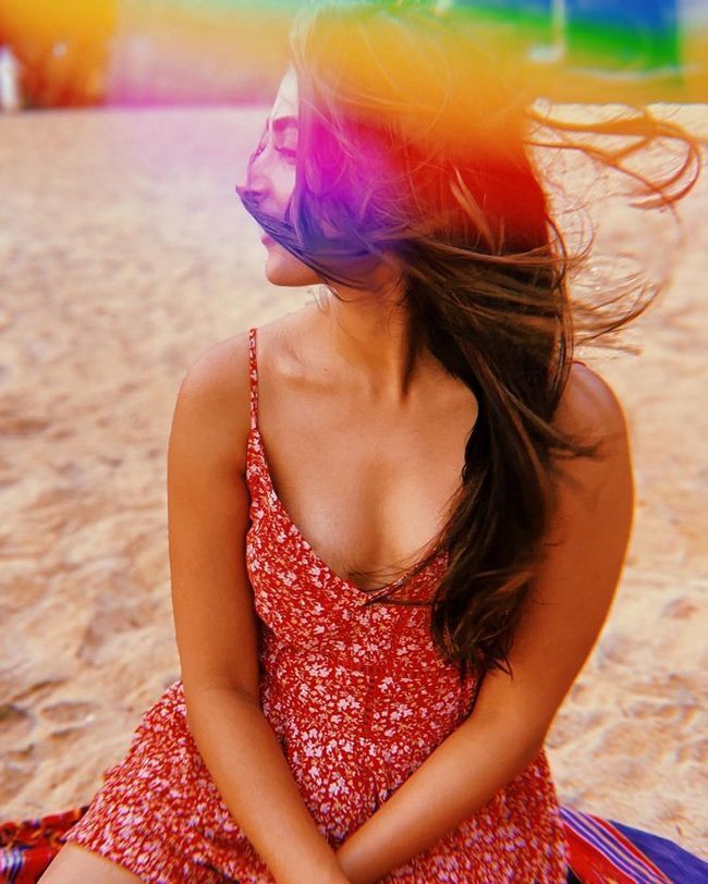 സ്വിമ്മിംഗ് പൂളിൽ ഹോട്ട് ലുക്കിൽ നടി പൂജ ഹെഗ്ഡേ, ചിത്രങ്ങള്‍