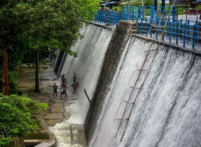 Heavy Rain Lashes In Mumbai