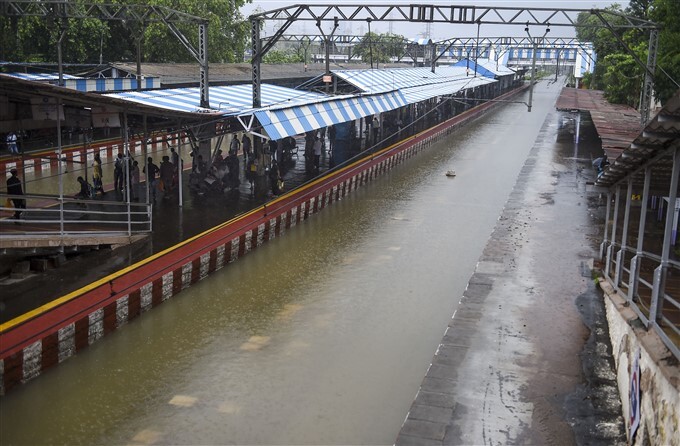 Heavy Rainfall Lashes In Mumbai