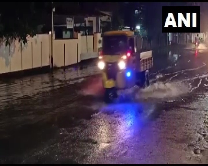 കേരളത്തില്‍ പലയിടത്തും കോരിച്ചൊരിഞ്ഞ മഴ; കാഴ്ചകള്‍ കാണാം