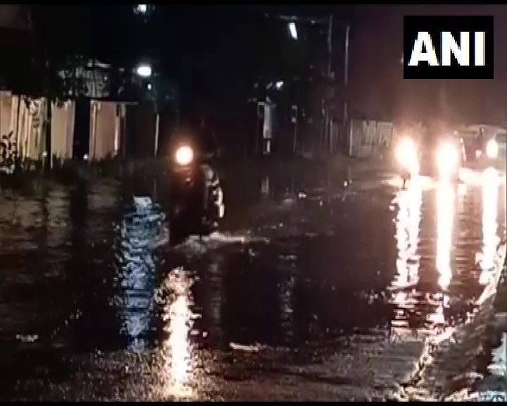 കേരളത്തില്‍ പലയിടത്തും കോരിച്ചൊരിഞ്ഞ മഴ; കാഴ്ചകള്‍ കാണാം