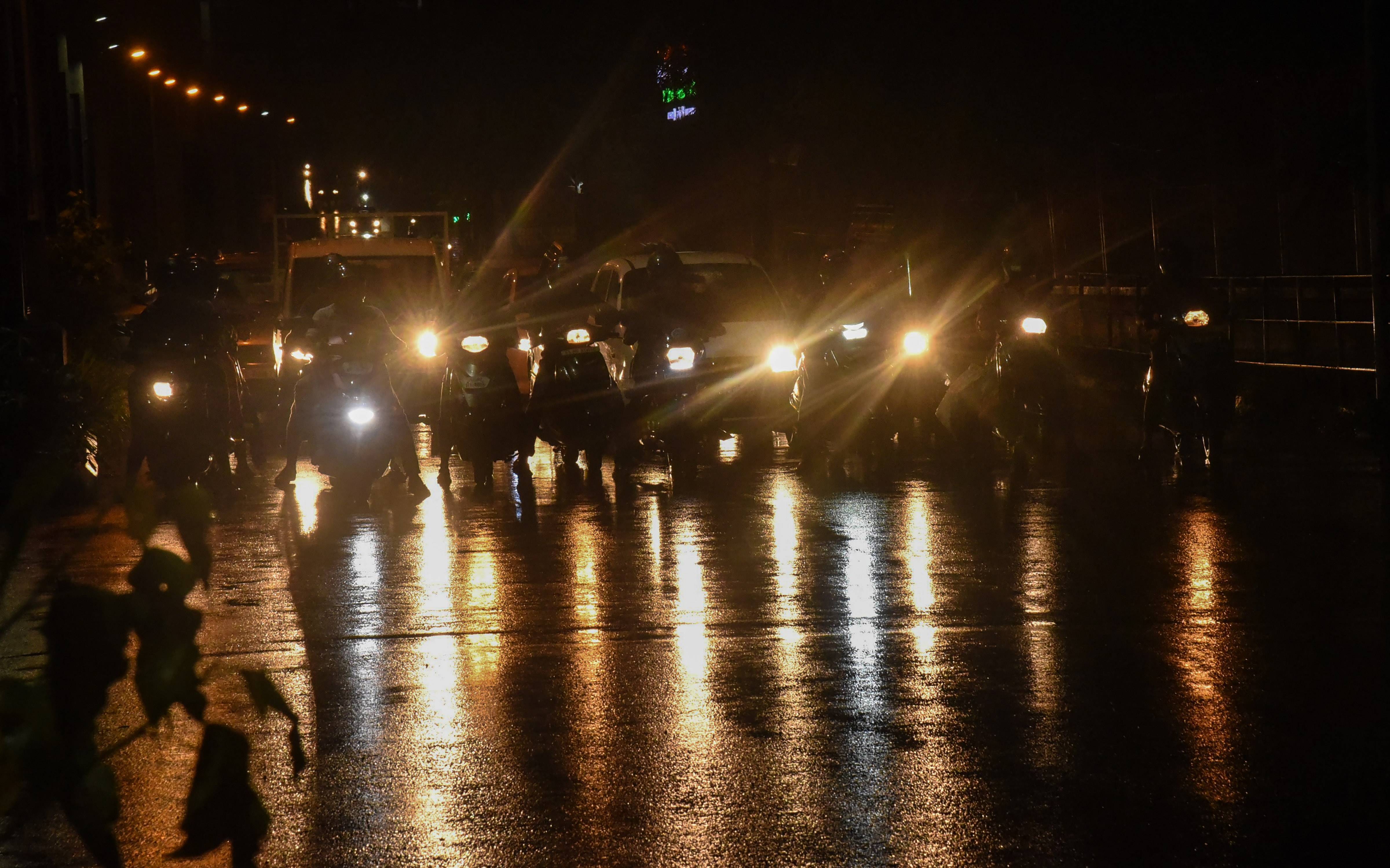 കേരളത്തില്‍ പലയിടത്തും കോരിച്ചൊരിഞ്ഞ മഴ; കാഴ്ചകള്‍ കാണാം