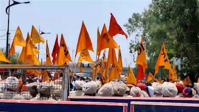SAD & BSP protest demanding arrest of Health Minister Balbir Singh