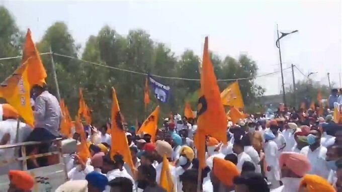 SAD & BSP protest demanding arrest of Health Minister Balbir Singh