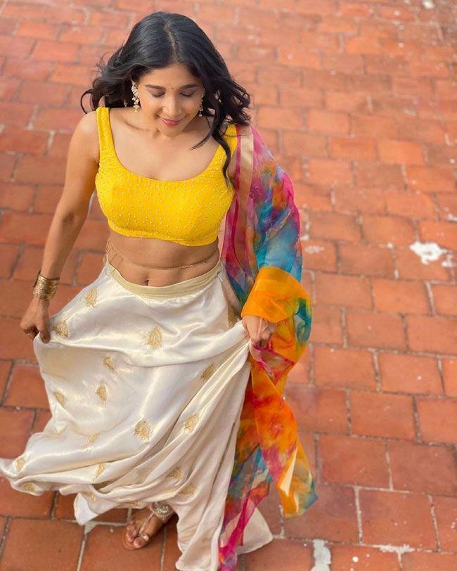 നാടൻ വേഷത്തിൽ ഗ്ലാമറസായി ബിഗ് ബോസ് താരം; സാക്ഷി അഗർവാളിന്റെ ഏറ്റവും പുതിയ ഫൊട്ടോഷൂട്ട്