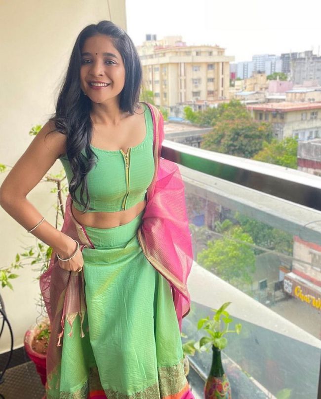 നാടൻ വേഷത്തിൽ ഗ്ലാമറസായി ബിഗ് ബോസ് താരം; സാക്ഷി അഗർവാളിന്റെ ഏറ്റവും പുതിയ ഫൊട്ടോഷൂട്ട്