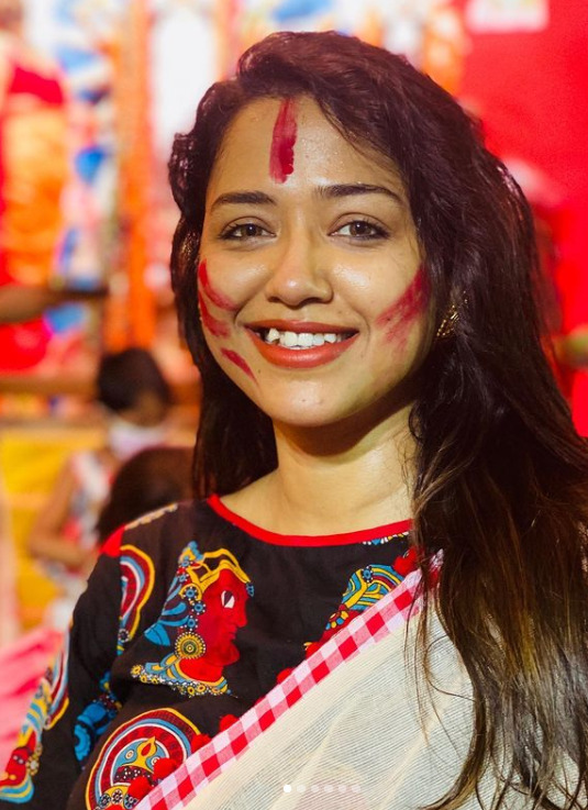 Porno shirali qizlar anal Mehmonxonada yashirin kamera onlayn jinsiy aloqa