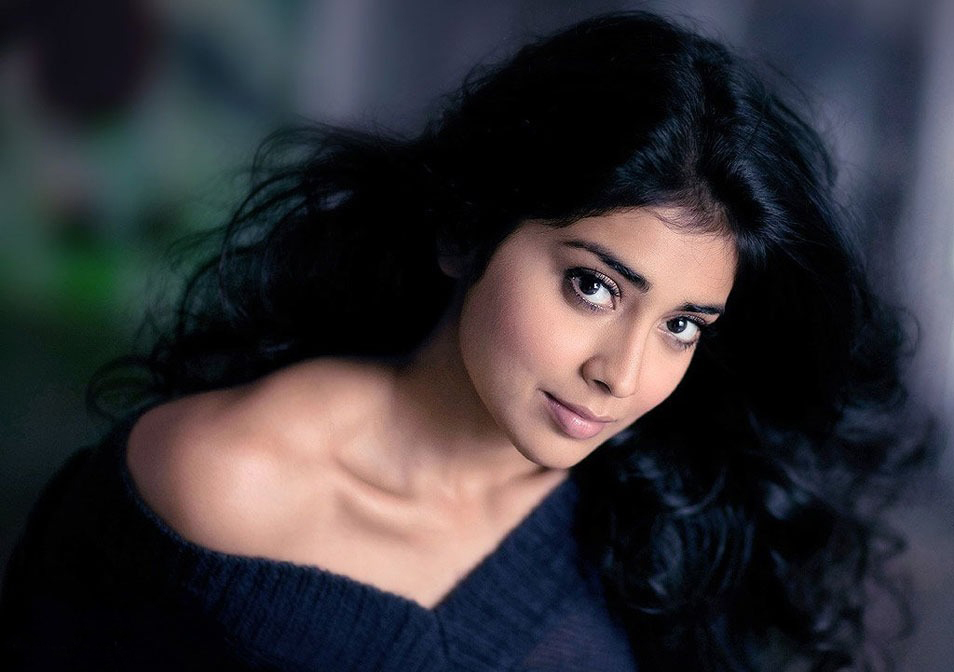 തെന്നിന്ത്യൻ താരസുന്ദരി ശ്രിയ സരണിന്റെ ഗ്ലാമറസ് ചിത്രങ്ങൾ വൈറലാകുന്നു