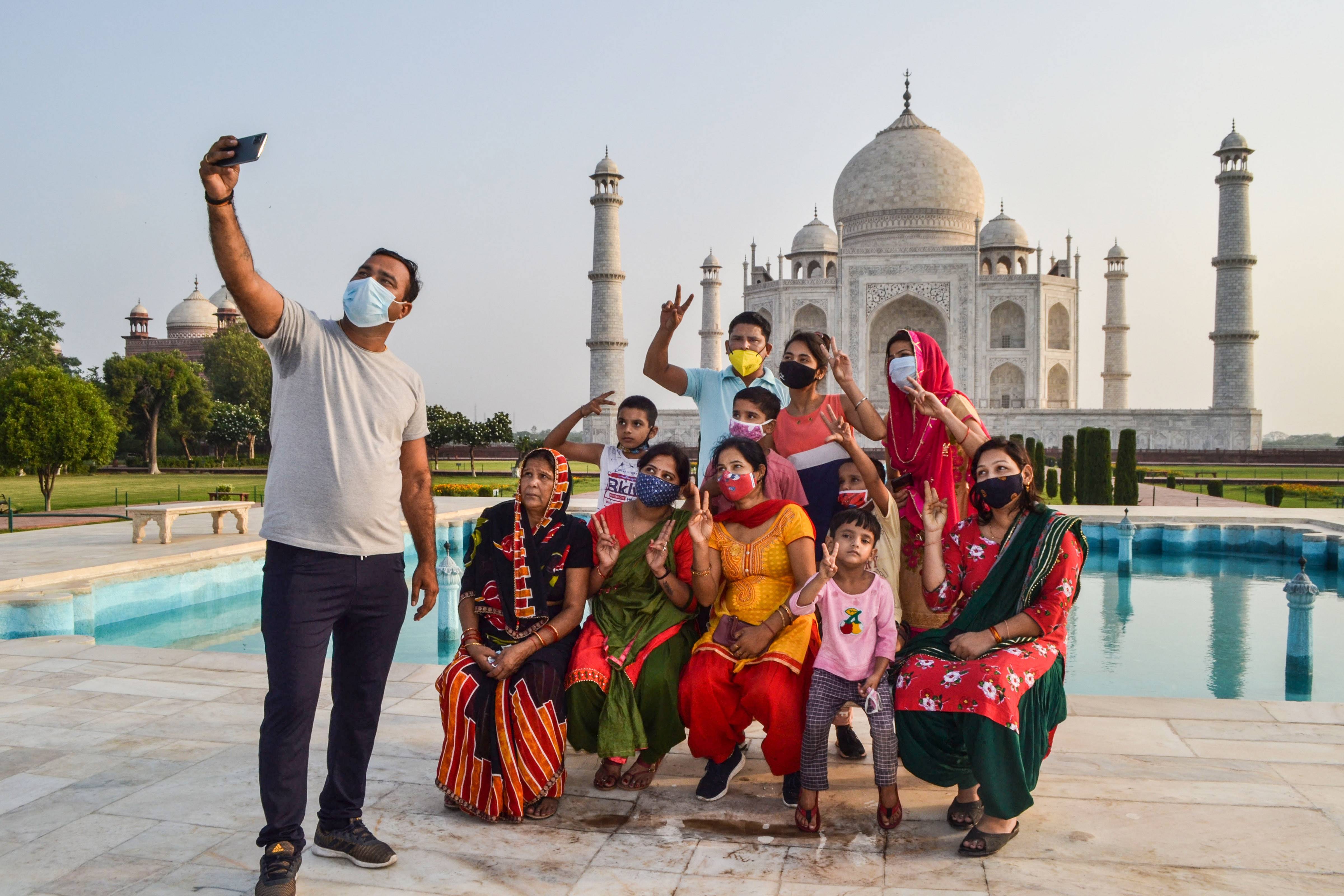 താജ്മഹല്‍ വീണ്ടും സന്ദര്‍ശകര്‍ക്കായി തുറന്നു- ചിത്രങ്ങള്‍ കാണാം