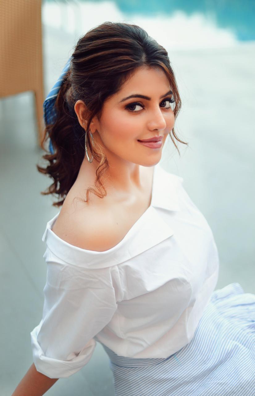 'അതുല്യ' സൗന്ദര്യം; തെന്നിന്ത്യൻ നായികയുടെ ഗ്ലാമറസ് ചിത്രങ്ങളേറ്റെടുത്ത് ആരാധകർ