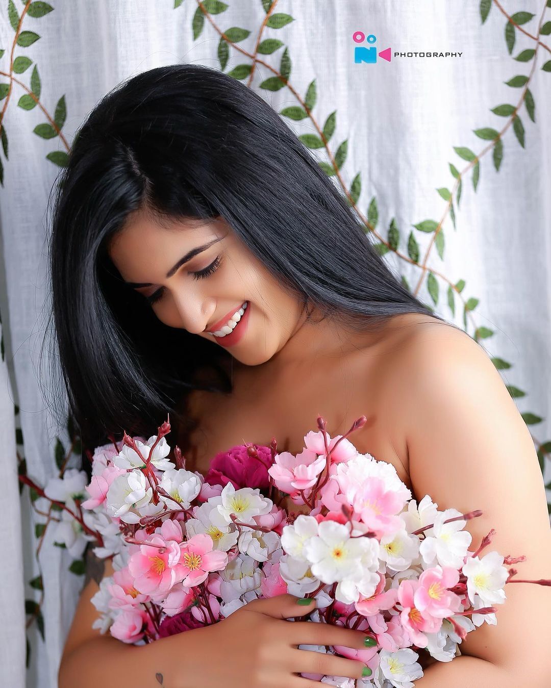 ക്യൂട്ട് ലുക്കില്‍ ശ്രാവന്തി; പുതിയ ചിത്രങ്ങള്‍ കാണാം