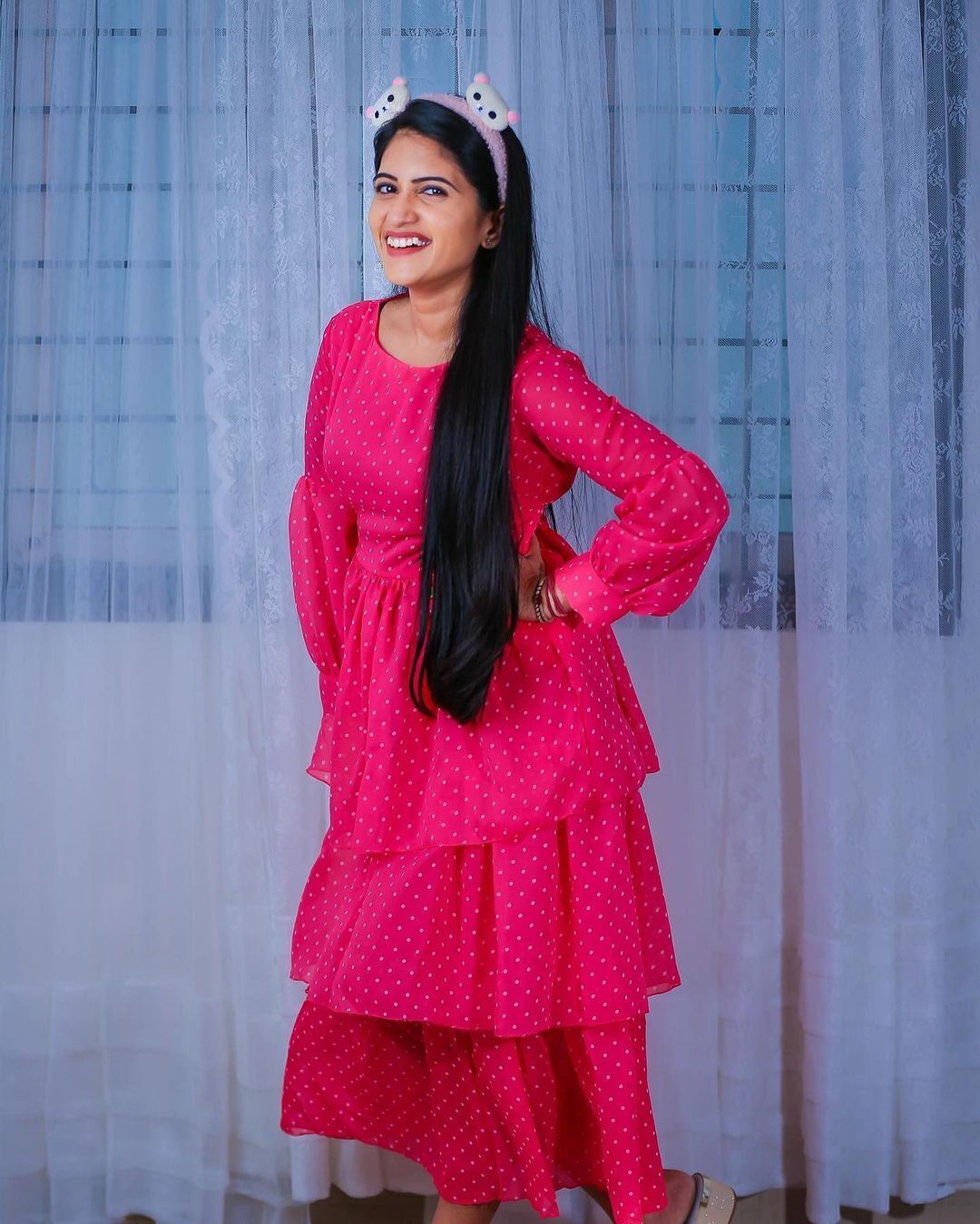 ക്യൂട്ട് ലുക്കില്‍ ശ്രാവന്തി; പുതിയ ചിത്രങ്ങള്‍ കാണാം