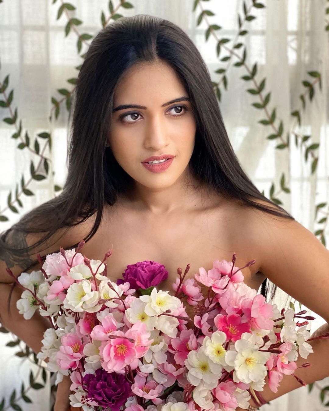 ക്യൂട്ട് ലുക്കില്‍ ശ്രാവന്തി; പുതിയ ചിത്രങ്ങള്‍ കാണാം