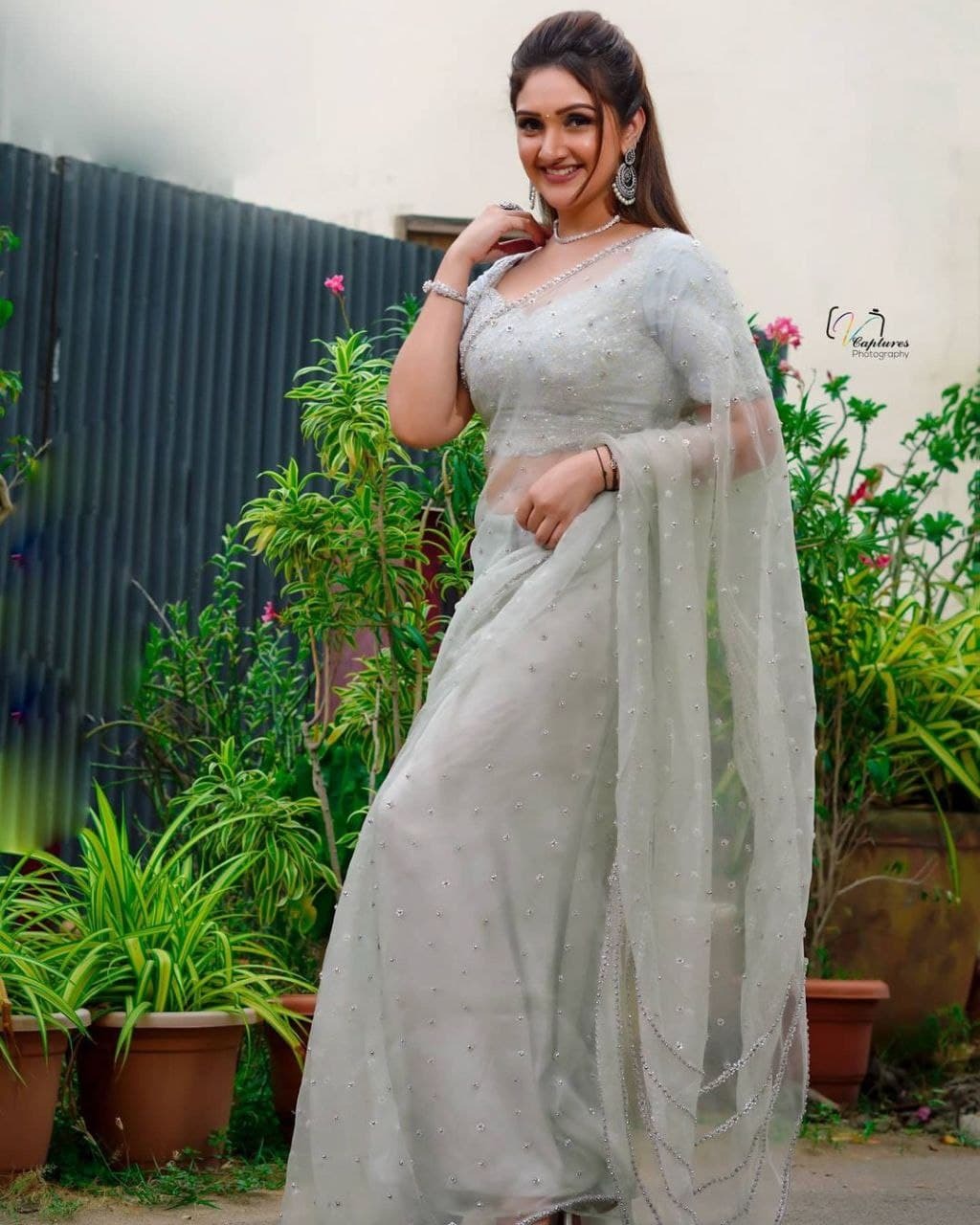 സാരിയില്‍ കല്യാണപ്പെണ്ണിനെ പോലെ തിളങ്ങി ശ്രീദേവി വിജയകുമാര്‍, അടിപൊളി ഫോട്ടോഷൂട്ടെന്ന് ആരാധകര്‍