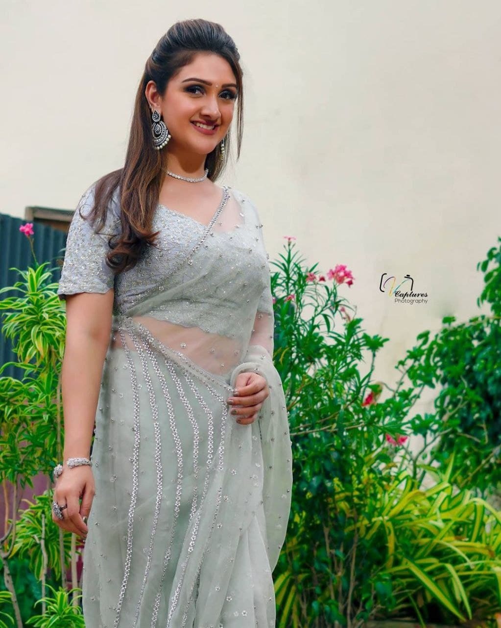 സാരിയില്‍ കല്യാണപ്പെണ്ണിനെ പോലെ തിളങ്ങി ശ്രീദേവി വിജയകുമാര്‍, അടിപൊളി ഫോട്ടോഷൂട്ടെന്ന് ആരാധകര്‍