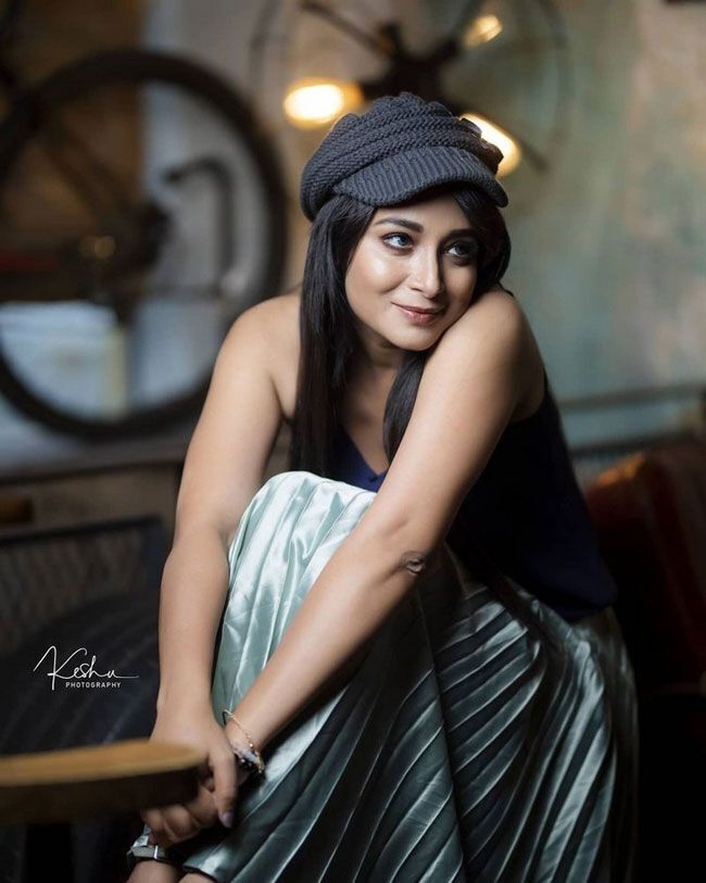 ഗ്ലാമറസ് ലുക്കിൽ ഭാനു ശ്രീ; താരത്തിന്റെ പുതിയ ചിത്രങ്ങൾ ഏറ്റെടുത്ത് ആരാധകർ