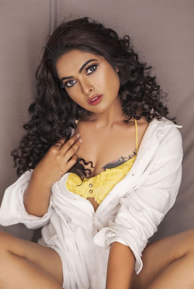 ഗ്ലാമര്‍ ഫോട്ടോഷൂട്ടുമായി ദിവി വാദിത്യ: നടിയുടെ ചിത്രങ്ങള്‍ കാണാം