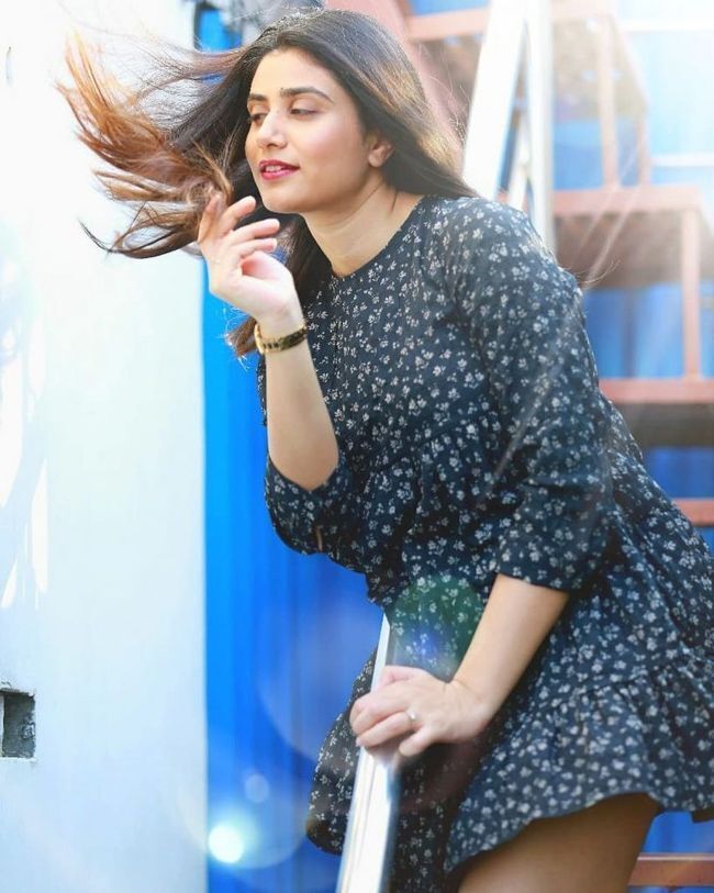 അർജുൻ റെഡ്ഡി താരത്തിന്റെ ഹോട്ട് ഫൊട്ടോഷൂട്ട് വൈറലാകുന്നു; ഗ്ലാമറസ് ലുക്കിൽ ജിയ ശർമ