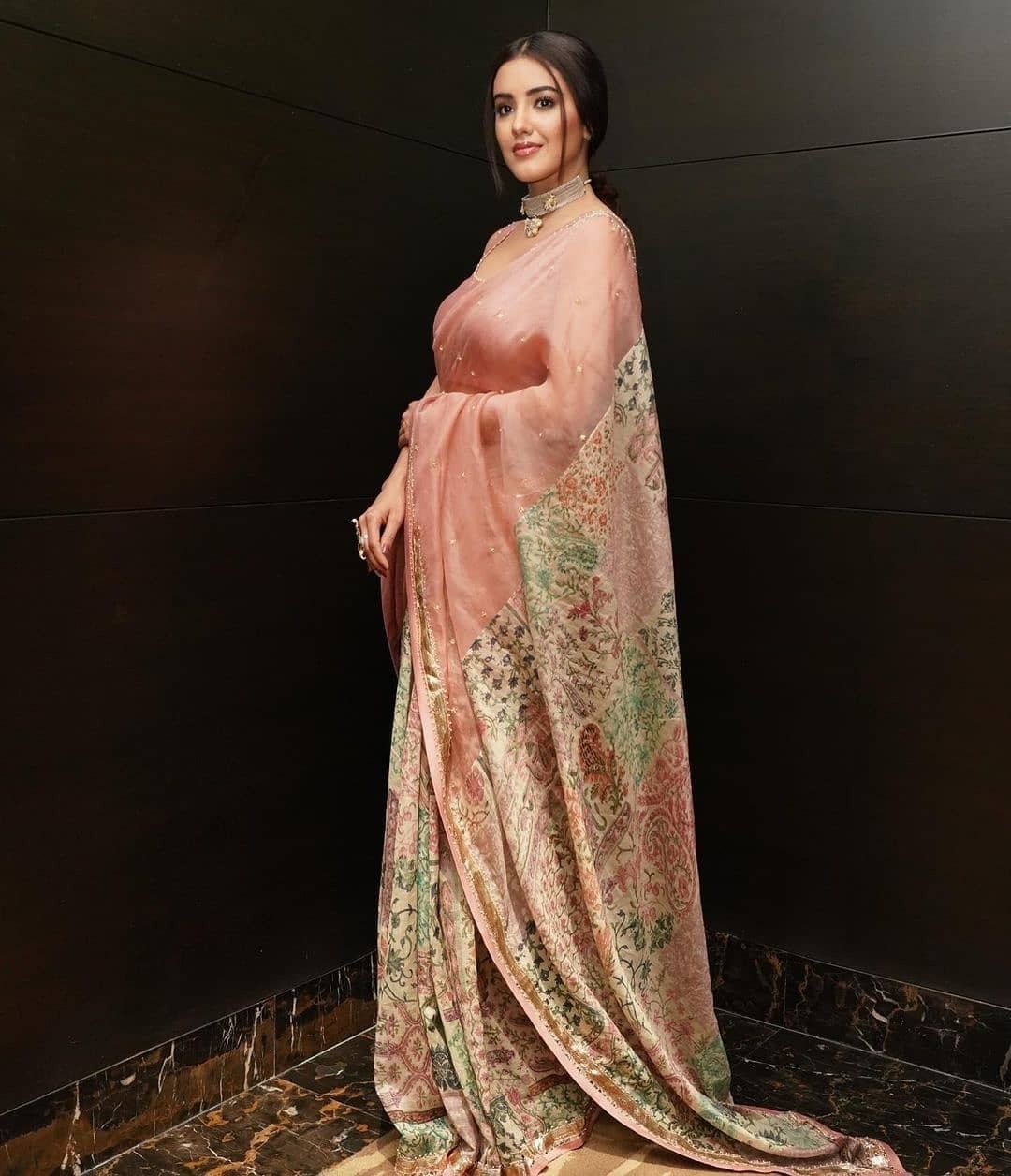 സാരിയിൽ അതീവ സുന്ദരിയായി നടി മാളവിക ശർമ്മ..ചിത്രങ്ങൾ വൈറൽ