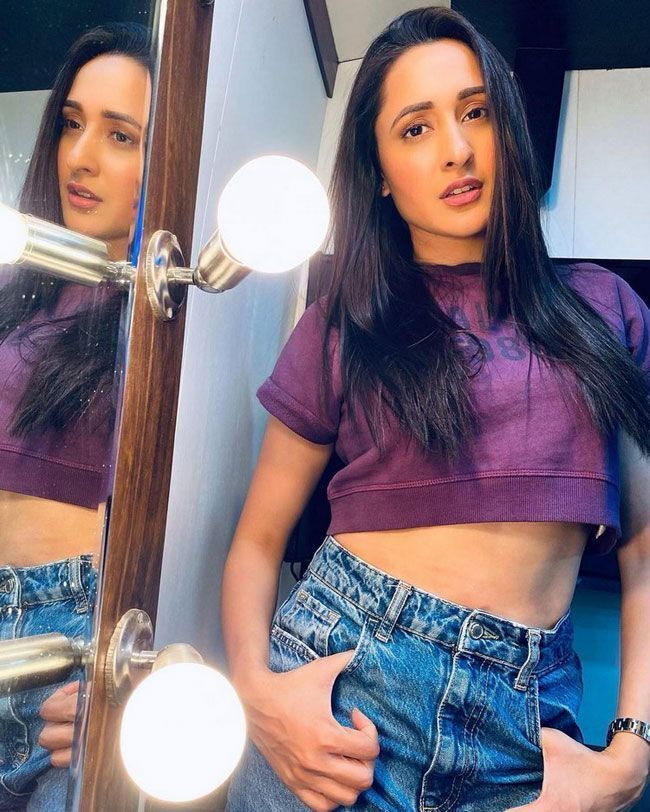 അടിപൊളി ചിത്രങ്ങളുമായി പ്രഗ്യ ജെയ്‌സ്വാള്‍; നടിയുടെ ഏറ്റവും പുതിയ ഫോട്ടോസ്‌