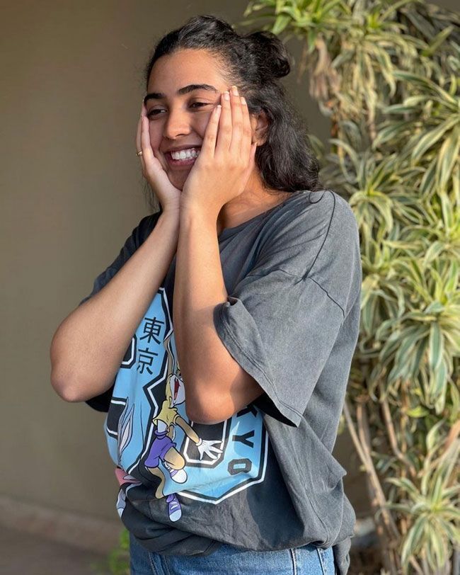 കറുപ്പിൽ അതീവ സുന്ദരിയായി നടി ശിവാത്മിക രാജശേഖർ