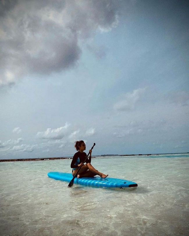 ബീച്ചിൽ ഹോട്ട് ലുക്കിൽ നടി സുരഭി ജ്യോതി.. ചിത്രങ്ങള്‍