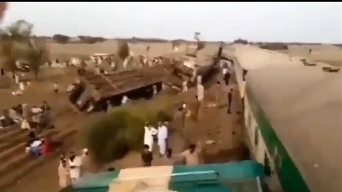 Two trains collide in Pakistan