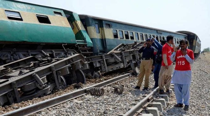Two trains collide in Pakistan