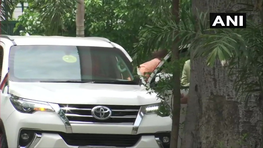 ഉത്തര്‍ പ്രദേശ് മുഖ്യമന്ത്രി യോഗി ആദിത്യനാഥ് ദില്ലിയിലെത്തി പ്രധാനമന്ത്രി നരേന്ദ്ര മോദിയെ കാണുന്നു- ചിത്രങ്ങള്‍