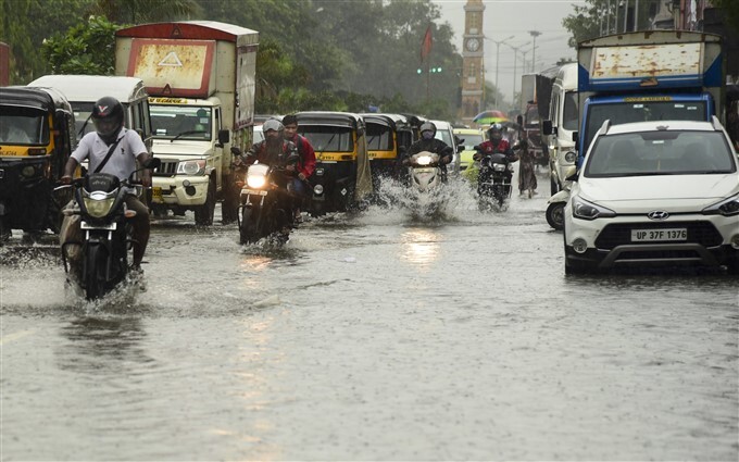 Heavy Rainfall Lashes In Mumbai