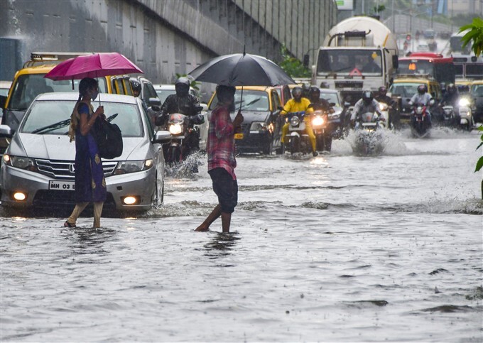 Heavy Rain Lashes In Mumbai