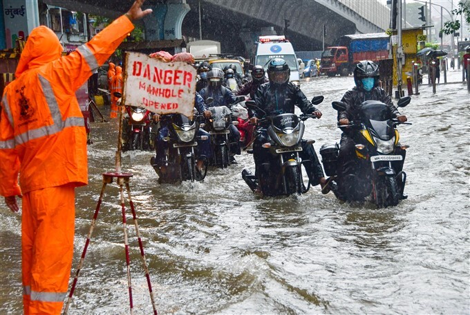 Heavy Rain Lashes In Mumbai