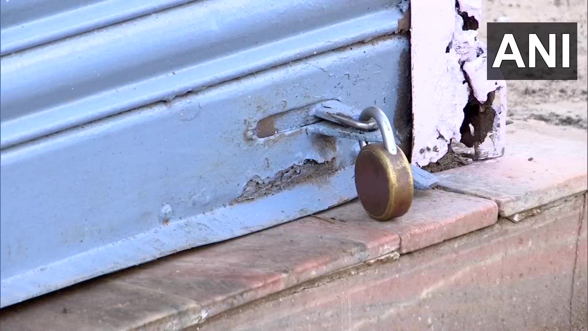 സമ്പൂര്‍ണ്ണ ലോക്ക്ഡൗണില്‍ ആളൊഴിഞ്ഞ് കേരളത്തിലെ നിരത്തുകള്‍- ചിത്രങ്ങള്‍